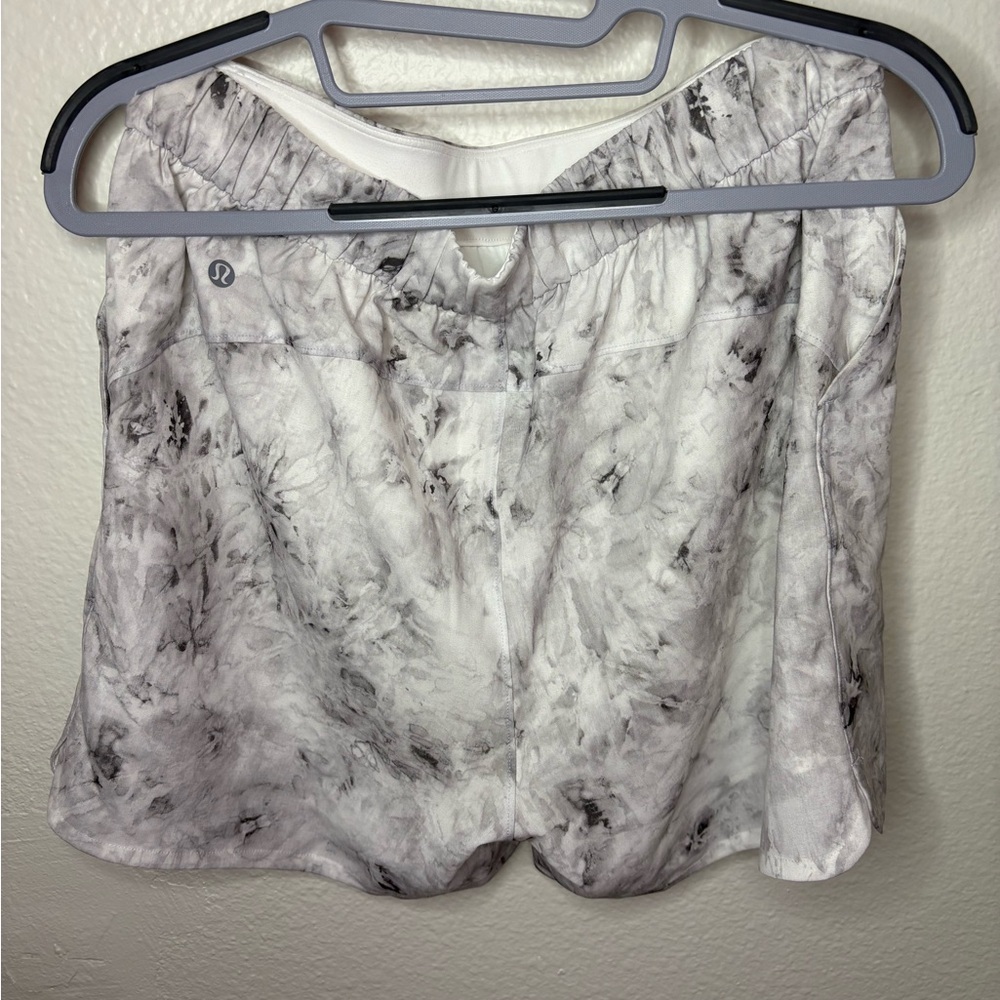 LULULEMON Flat-Front RELAXED Short SIZE 6 Aquila Rhino Grey White Marble 4.5" - Picture 2 of 8